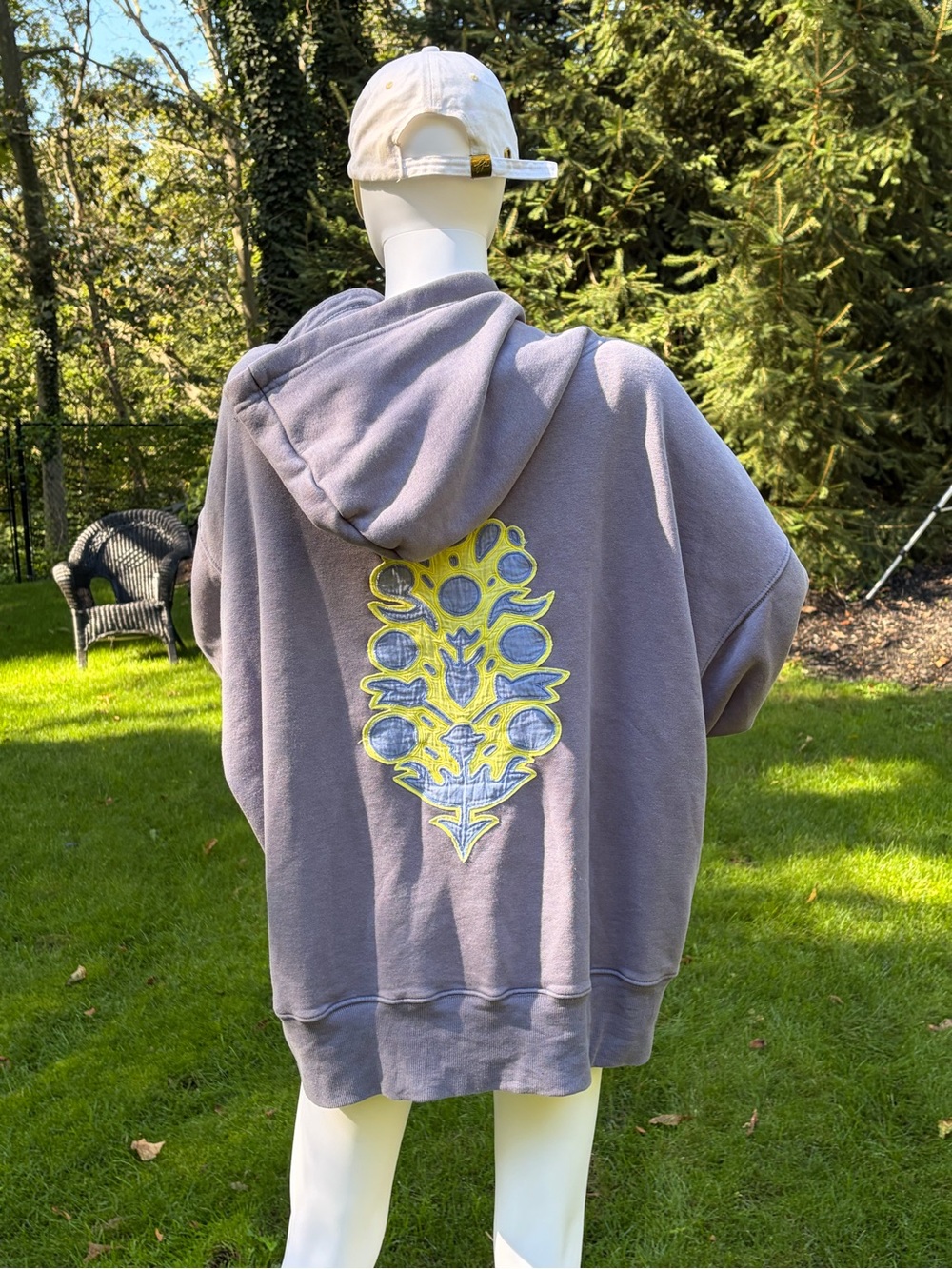 Free People SPRINT TO THE FINISH EMBROIDERED LOGO HOODIE GRAPHITE/YELLOW COMBO